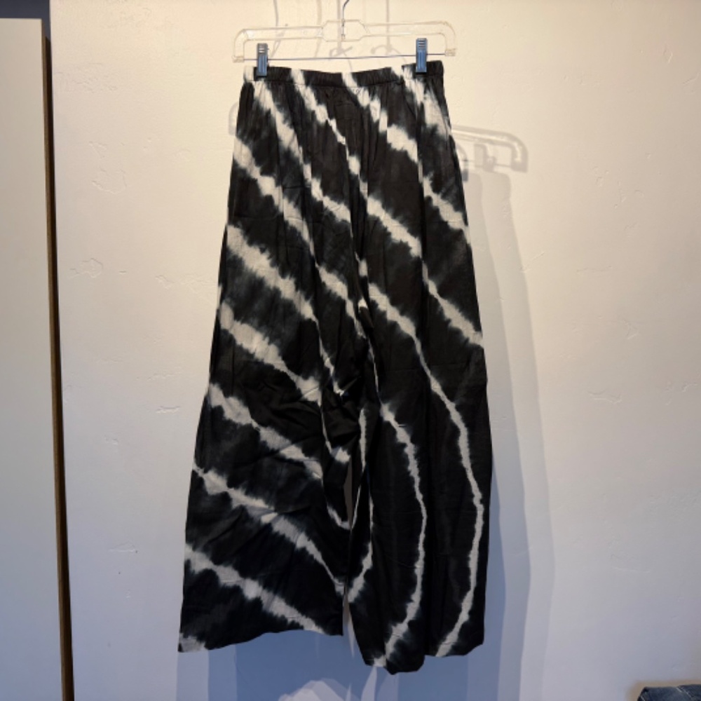 Gorgeous shibori tie dyed 2pc cowl drapey top and pant set - Picture 5 of 9